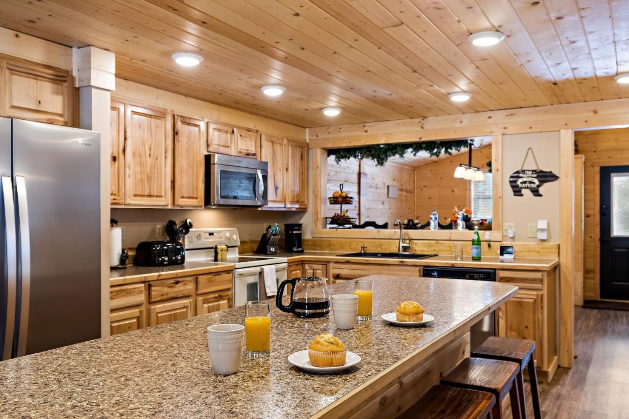 Huckleberry Hollow By Kabino Hot Tub Firepit Ps2 Satellite Grill Wifi Golf Course Island Park Exterior foto