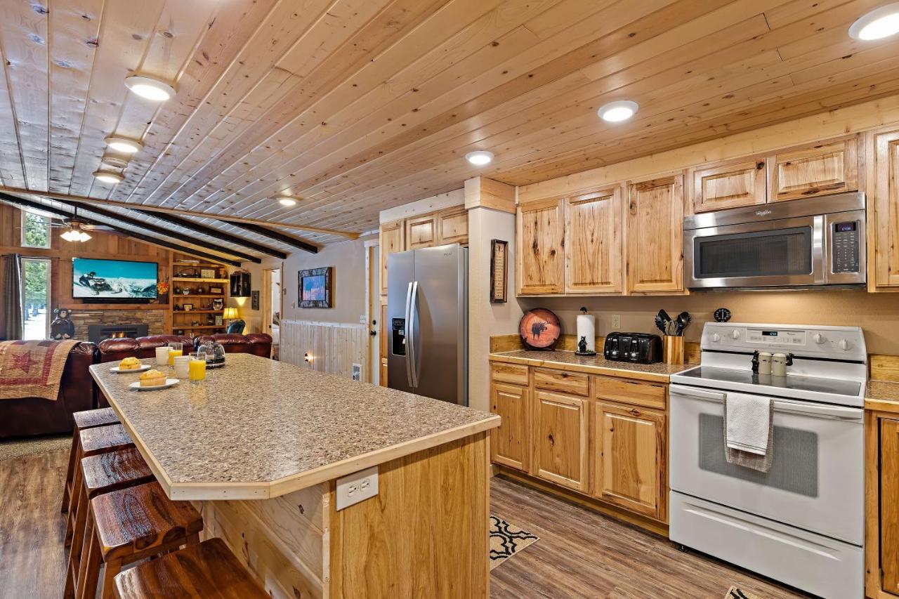 Huckleberry Hollow By Kabino Hot Tub Firepit Ps2 Satellite Grill Wifi Golf Course Island Park Exterior foto